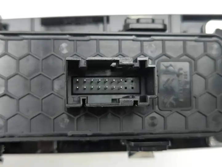 Opel Astra L (2020 - ) 98148907ZD Кнопка стеклоподъемников — фото 4