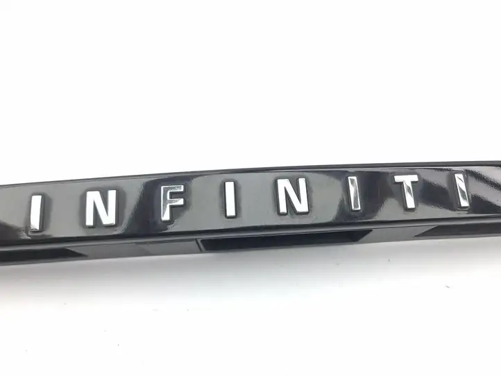 Infiniti Q30 (2015 - 2018) Подсветка номера — фото 4