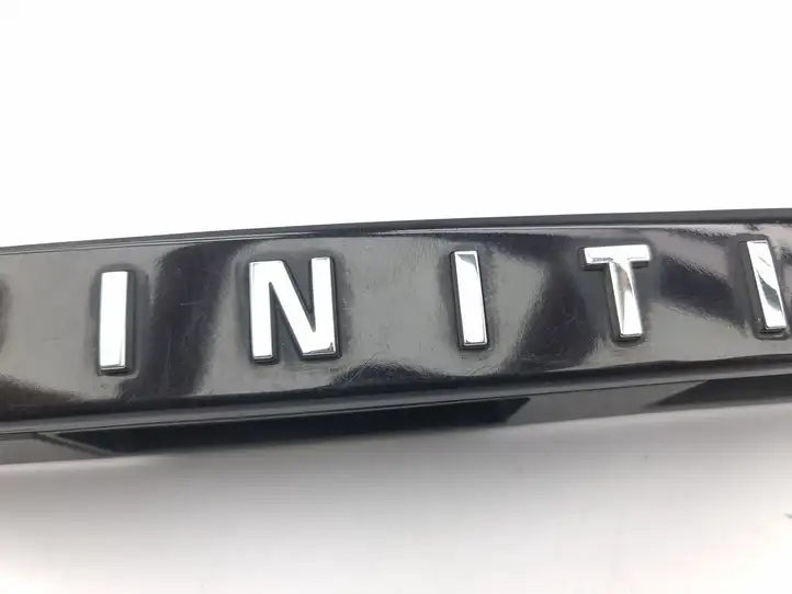 Infiniti Q30 (2015 - 2018) Подсветка номера — фото 9