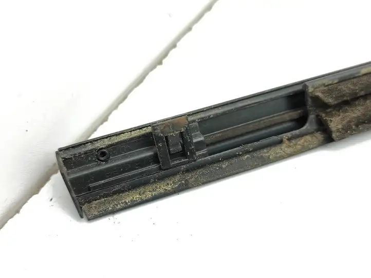 Nissan X-Trail T30 (2001 - 2007) Накладка стекла задней двери — фото 13