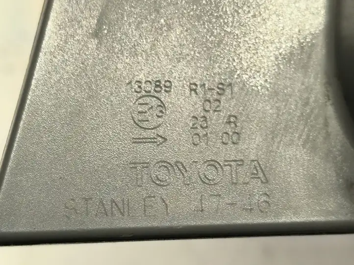 Toyota Prius+ (ZVW40) (2011 - 2018) P9355 Задний фонарь в кузове — фото 7