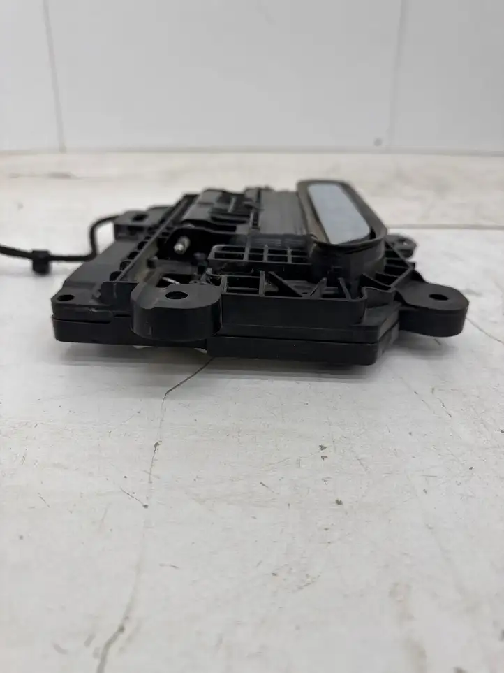 Tesla Model S (2012 - 2016) 106638000A Наружная ручка двери — фото 4