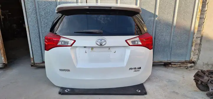Toyota RAV 4 (XA40) (2012 - 2018) Крышка багажника — фото 1