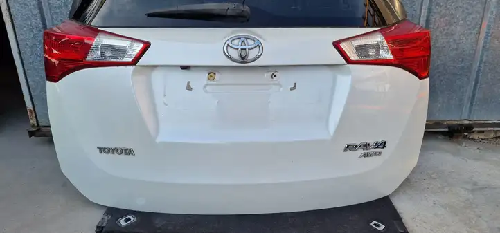 Toyota RAV 4 (XA40) (2012 - 2018) Крышка багажника — фото 2