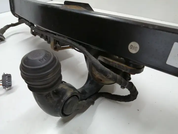 Volkswagen Sharan (2010 - 2015) 7N0803880A Съемный буксировочный крюк — фото 4