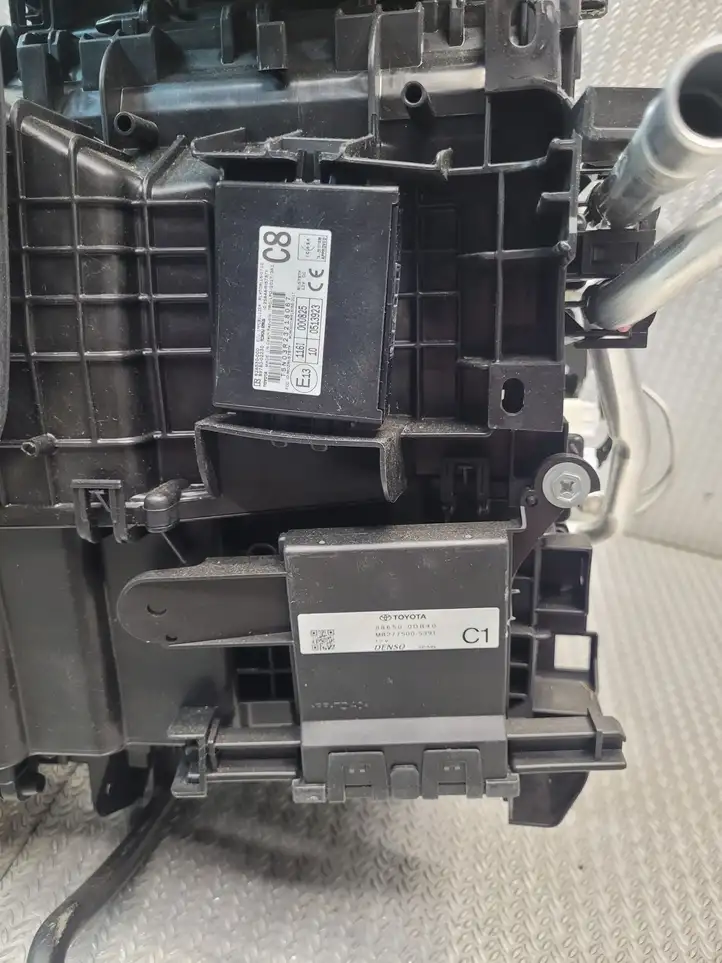 Toyota Yaris XP210 (2020 - ) 87050K0100 Комплект системы вентиляции салона — фото 2