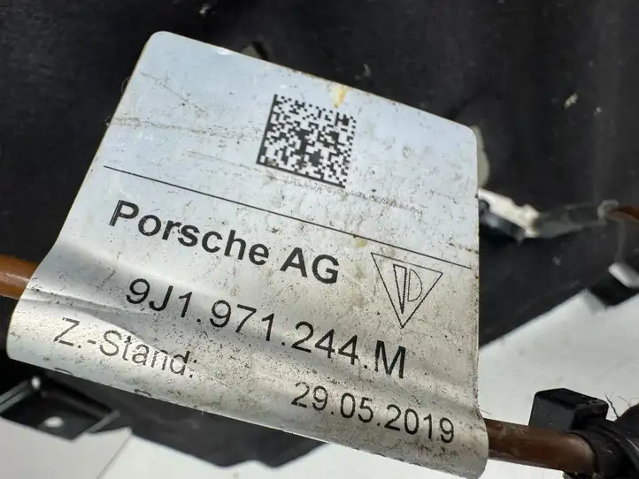 Audi E-tron GT (2020 - ) 9J1915516D Площадка аккумулятора — фото 5