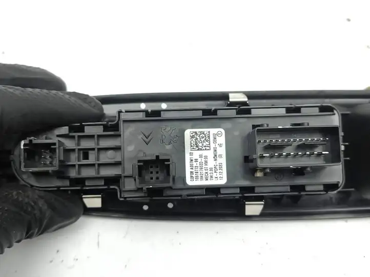 Jeep Avenger (2022 - ) 98421760ZD Блок кнопок стеклоподъемников — фото 6