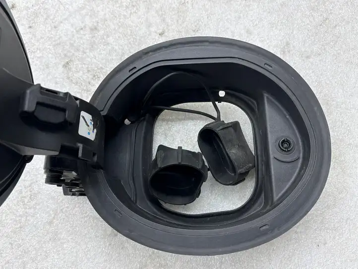 Fiat 500E (2013 - 2019) 52154667 Крышка зарядного разъема — фото 5