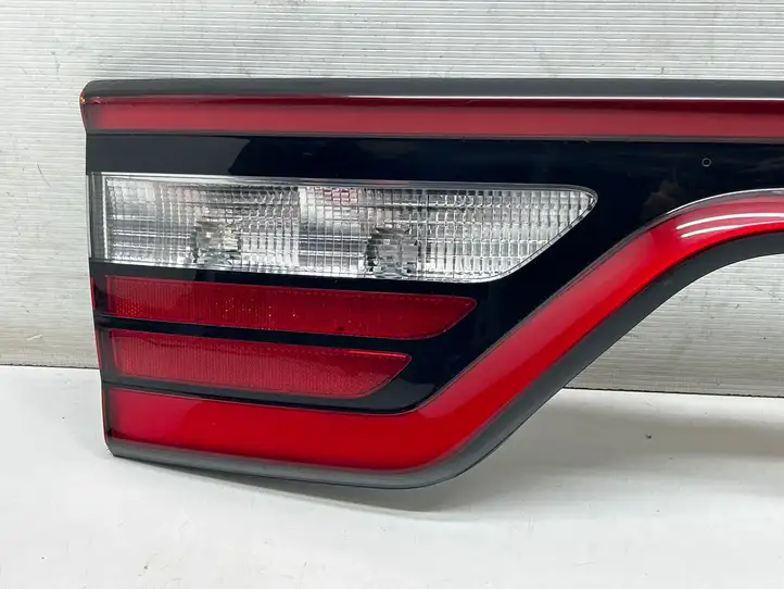 Dodge Durango (2013 - ) 68156575AE Задний фонарь в крышке багажника — фото 5
