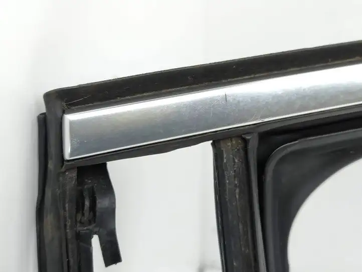 Infiniti Q30 (2015 - 2018) Уплотнитель стекла задней двери — фото 10