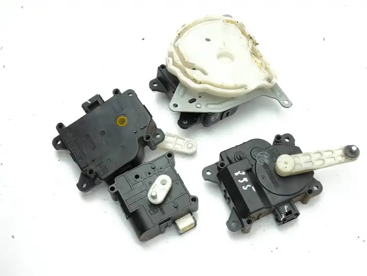 Toyota Avensis T250 (2006 - 2009) 1138002051 Двигатель задвижки потока воздуха — фото 4