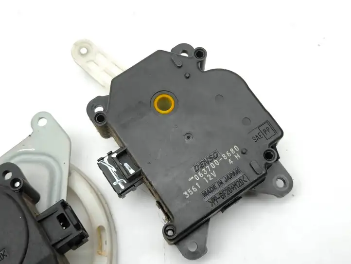Toyota Avensis T250 (2006 - 2009) 1138002051 Двигатель задвижки потока воздуха — фото 7