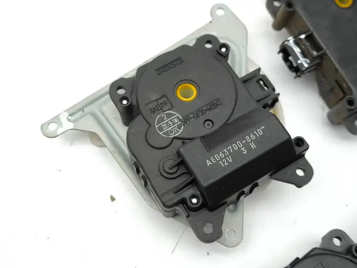 Toyota Avensis T250 (2006 - 2009) 1138002051 Двигатель задвижки потока воздуха — фото 8