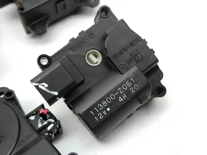 Toyota Avensis T250 (2006 - 2009) 1138002051 Двигатель задвижки потока воздуха — фото 9