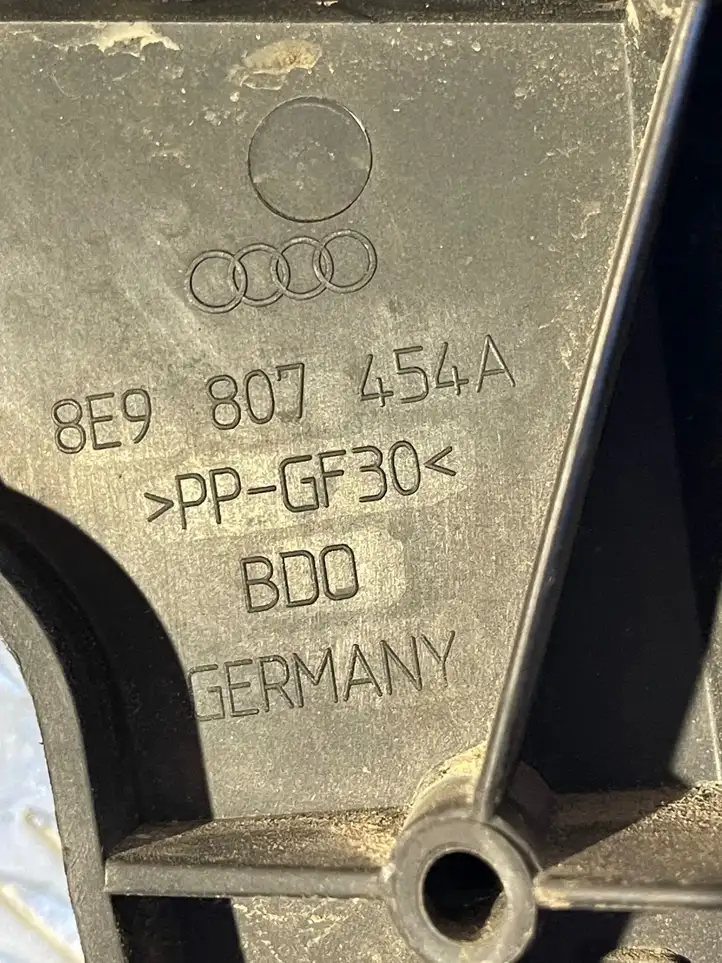 Audi A4 S4 B7 8E 8H (2004 - 2009) 8E9807454A Кронштейн заднего бампера — фото 4