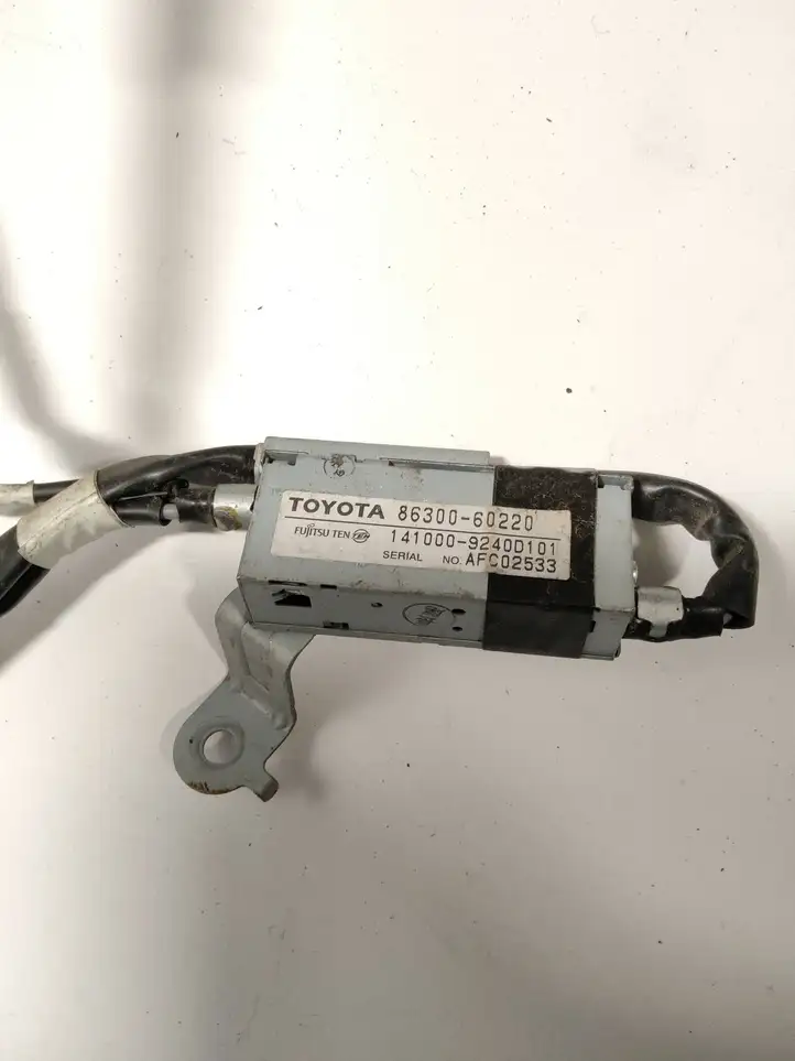 Toyota Land Cruiser (J120) (2002 - 2009) 8630060220 Усилитель антенны — фото 8