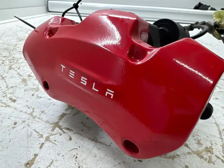 Tesla Model Y (2019 - 2024) 118864400C Тормозной суппорт задний — фото 11