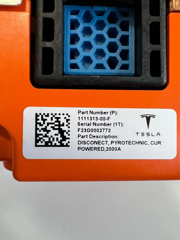 Tesla Model S (2016 - 2021) 111131300F Реле защиты аккумулятора — фото 6