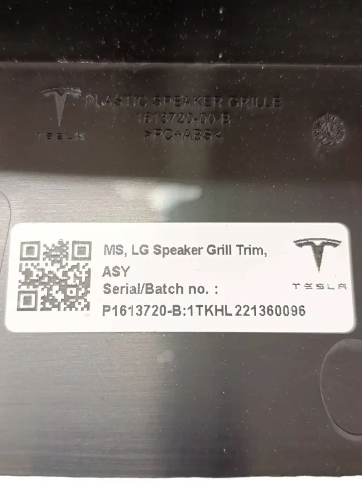 Tesla Model S (2021 - ) 161372000B Решетка динамика задней полки — фото 7