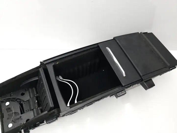 Tesla Model S (2016 - 2021) 105805000B Ящик центральной консоли — фото 11