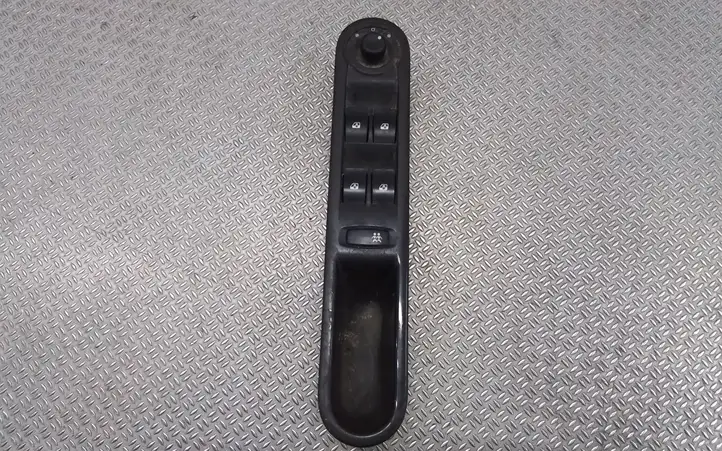 Renault Espace - Grand espace IV (2004 - 2014) 8200328426 Кнопка стеклоподъемников — фото 1