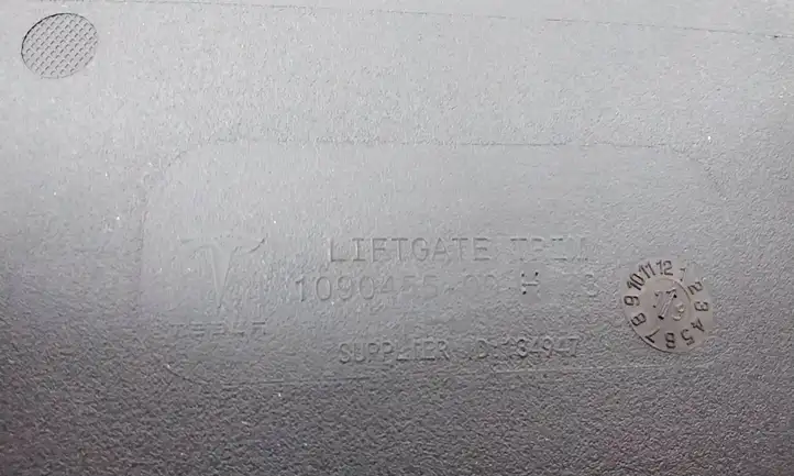 Tesla Model 3 (2017 - 2023) 109045500H Крышка — фото 3