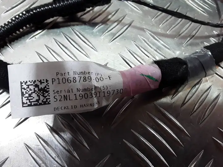 Tesla Model 3 (2017 - 2023) P106878900F Жгут проводов крышки багажника — фото 4