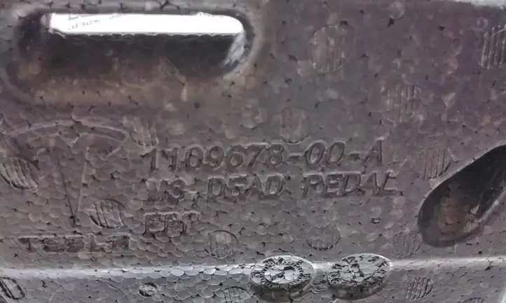 Tesla Model 3 (2017 - 2023) 110967800A Передний коврик салона — фото 5