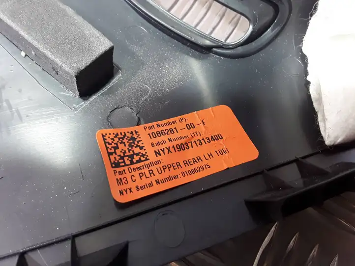 Tesla Model 3 (2017 - 2023) 108628100F Верхняя обшивка стойки D — фото 3