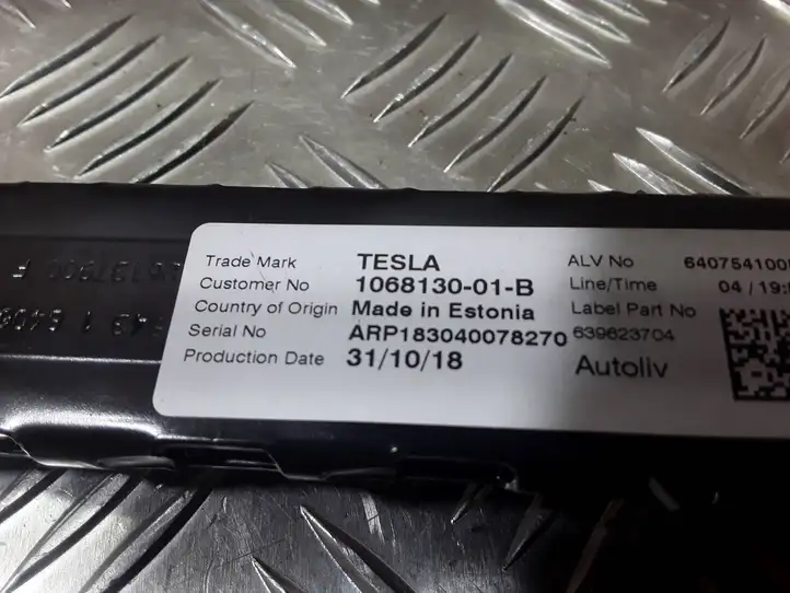 Tesla Model 3 (2017 - 2023) 106813001B Регулятор высоты ремня безопасности — фото 3