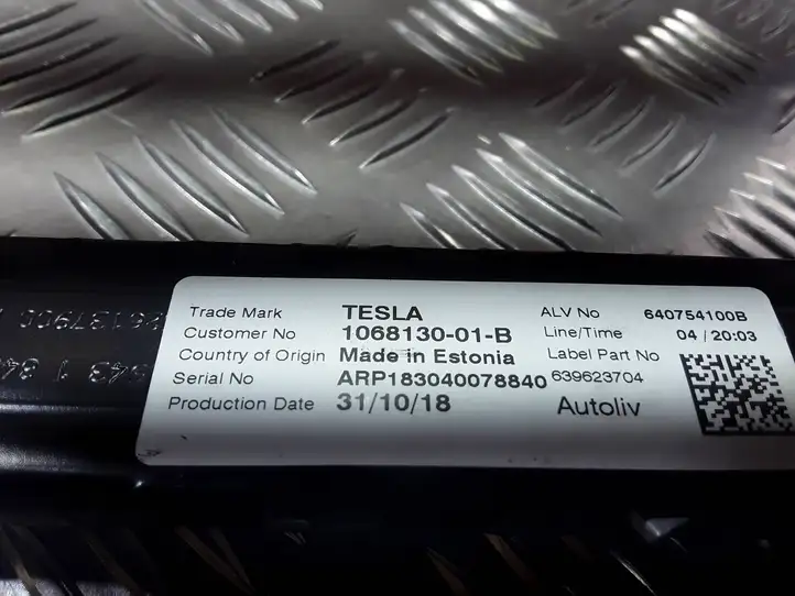 Tesla Model 3 (2017 - 2023) 106813001B Регулятор высоты ремня безопасности — фото 3
