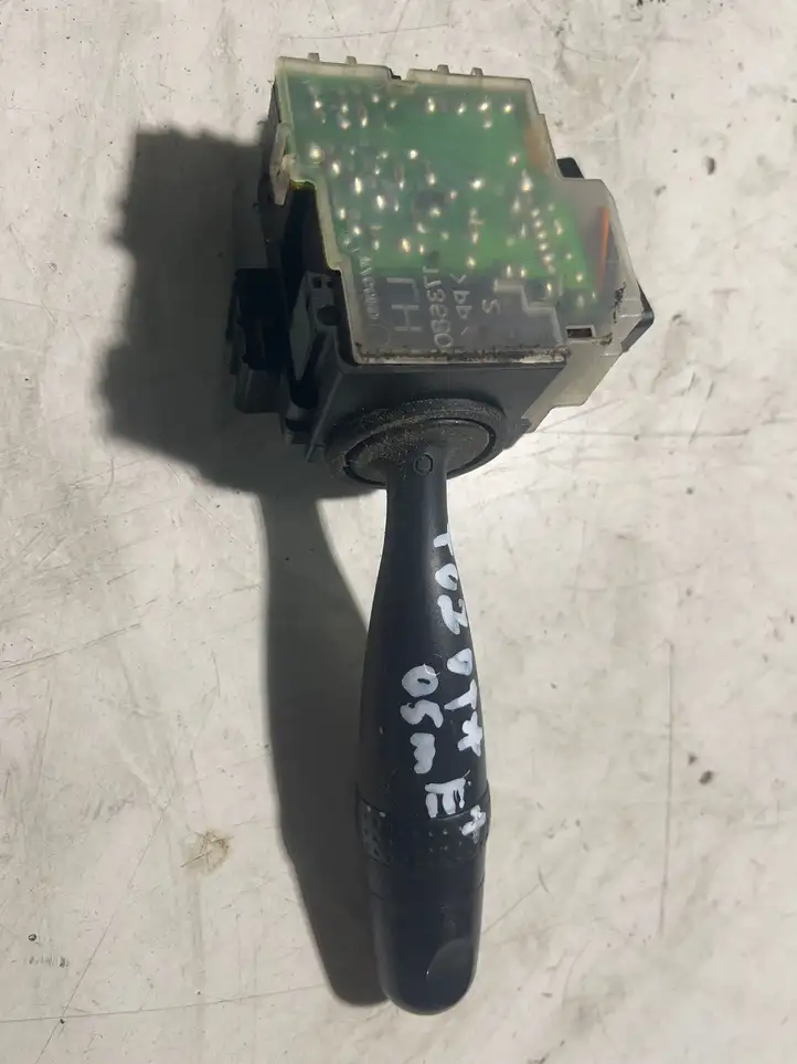 Toyota Corolla E120 E130 (2004 - 2007) 173647 Переключатель стеклоочистителей — фото 2
