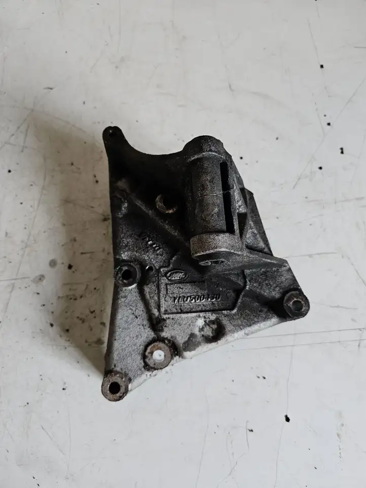 Land Rover Range Rover Sport L320 (2005 - 2009) YLU500130 Кронштейн двигателя — фото 1