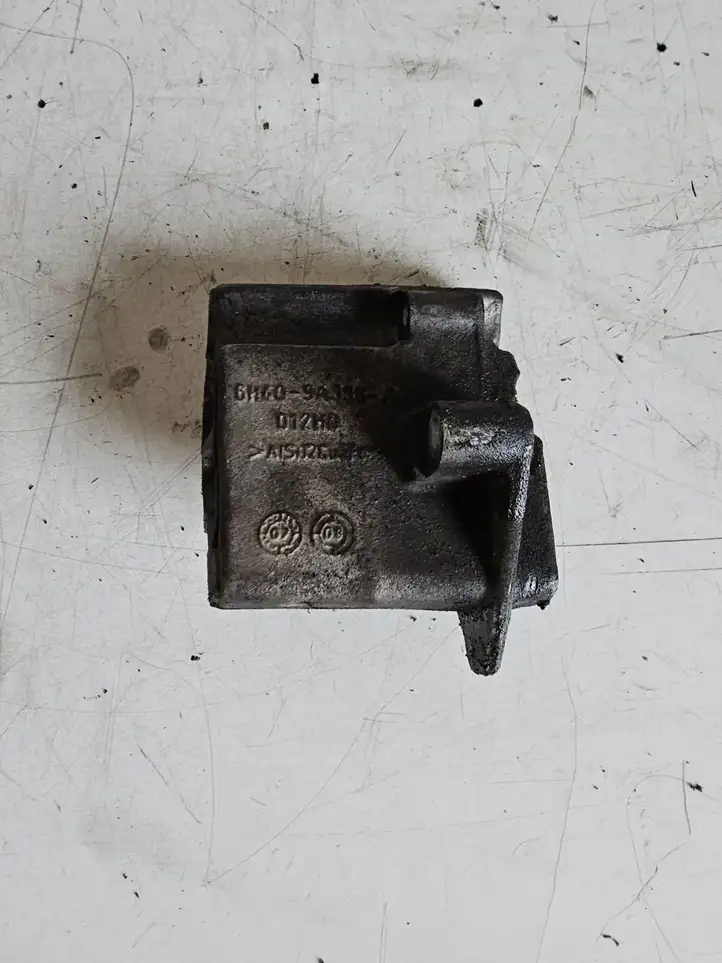 Land Rover Range Rover Sport L320 (2005 - 2009) 6H409A398 Кронштейн двигателя — фото 1