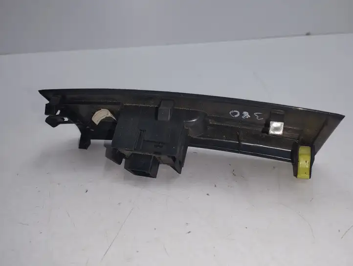 Toyota Corolla Verso AR10 (2004 - 2009) 742310F030 Блок кнопок стеклоподъемников — фото 2