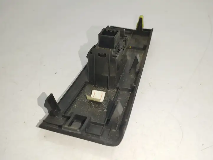 Toyota Corolla Verso AR10 (2004 - 2009) 742310F030 Блок кнопок стеклоподъемников — фото 3
