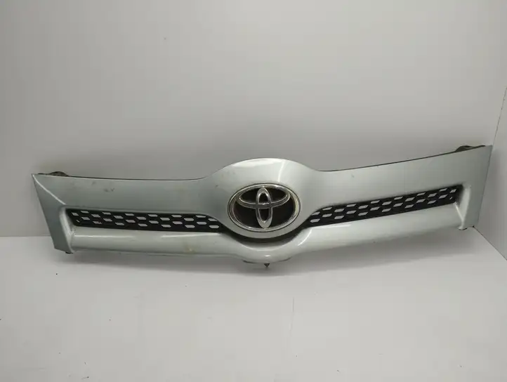 Toyota Corolla Verso AR10 (2004 - 2009) 531110F010 Верхняя решетка радиатора — фото 1