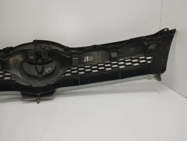 Toyota Corolla Verso AR10 (2004 - 2009) 531110F010 Верхняя решетка радиатора — фото 2
