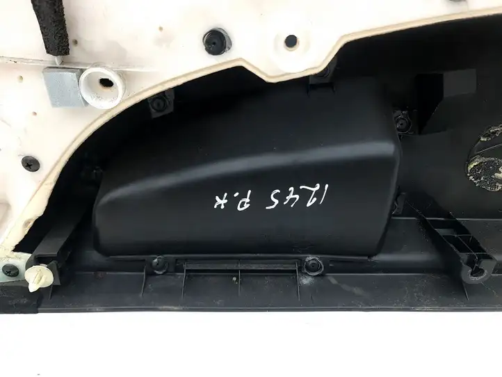 Nissan 350Z (2001 - 2009) Обшивка передней двери — фото 13