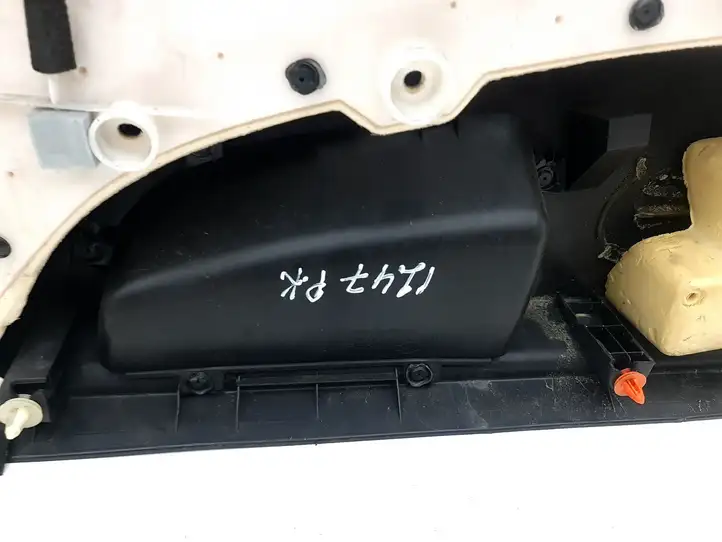 Nissan 350Z (2001 - 2009) Обшивка передней двери — фото 12