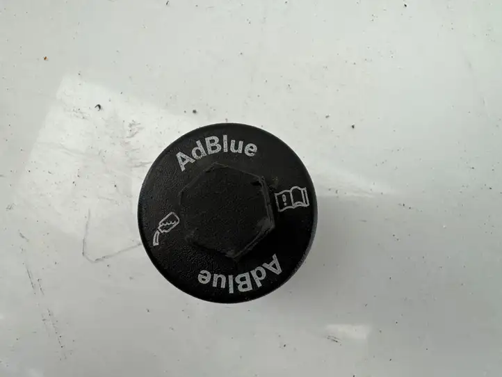 Audi A6 C7 (2014 - 2018) 4L0131980D Крышка бака AdBlue — фото 2