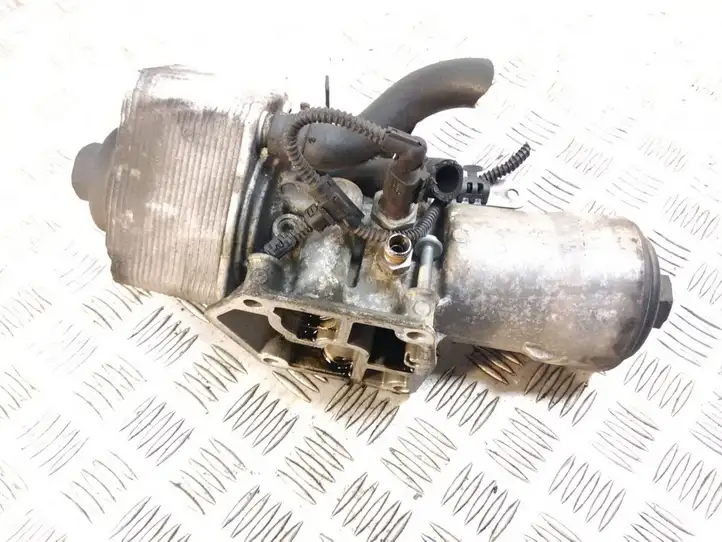 Volkswagen PASSAT B6 (2005 - 2010) 05115389K Кронштейн масляного фильтра — фото 2