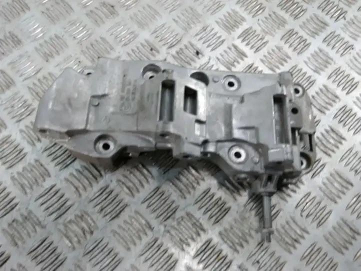 BMW 7 F01 (2008 - 2016) 850686306 Кронштейн генератора — фото 1