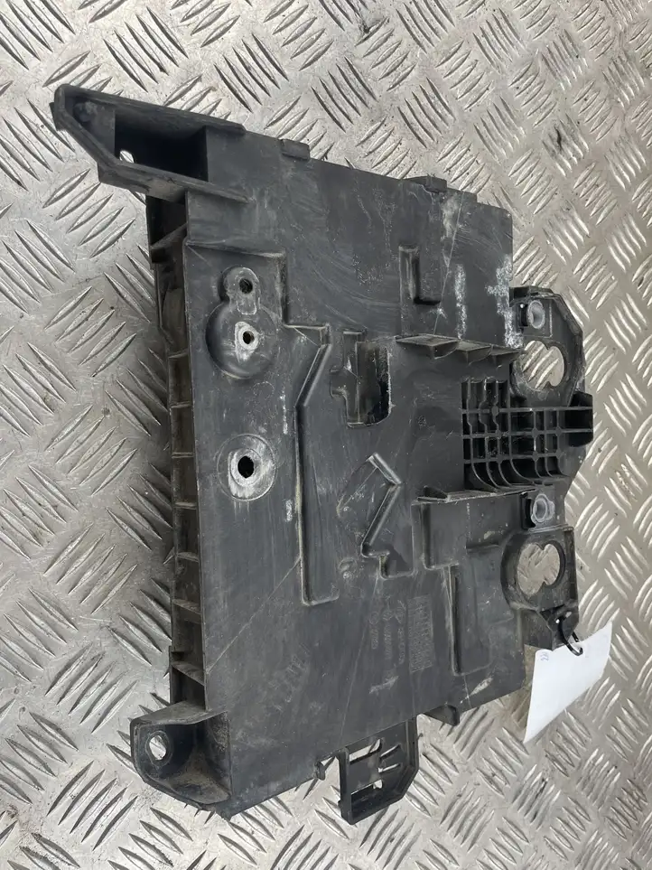 Renault Modus (2007 - 2012) 8200314273 Крышка ящика аккумулятора — фото 4