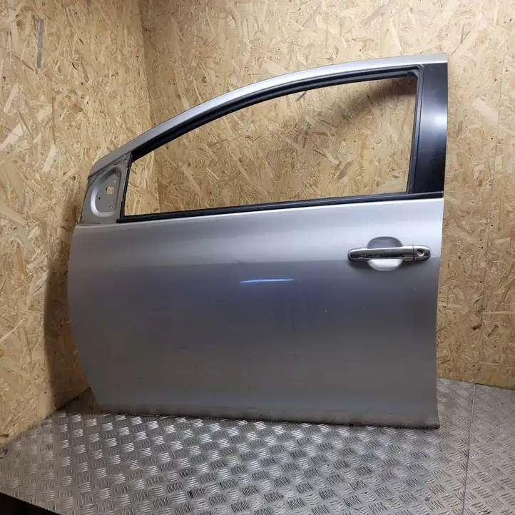 Toyota Yaris (2005 - 2009) Дверь — фото 1