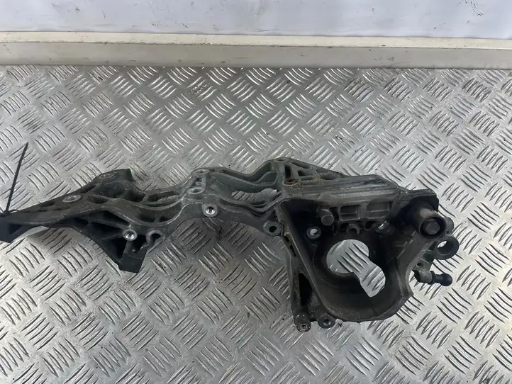 Volkswagen PASSAT B8 (2015 - ) 04L903143B Кронштейн генератора — фото 3