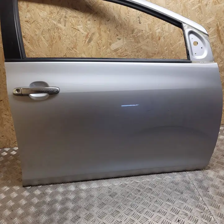 Toyota Yaris (2005 - 2009) Дверь — фото 2