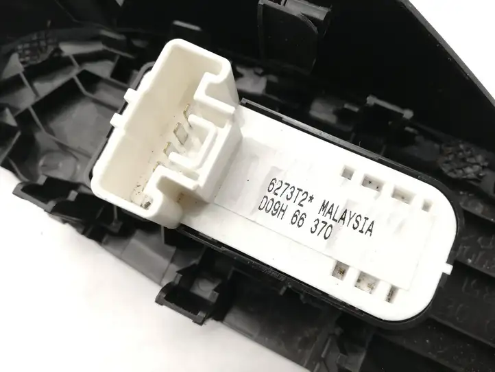 Mazda CX-3 (2015 - 2018) D09H66370 Кнопка стеклоподъемников — фото 5