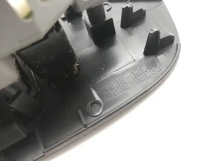 Toyota Auris E180 (2012 - 2018) 7423202E20 Кнопка стеклоподъемников — фото 3